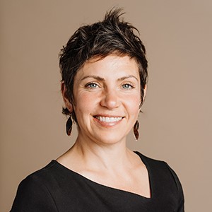 Cara Spencer headshot